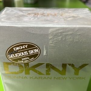 DKNY Golden Delicious Skin NEW factory sealed DONNA KARAN NEW YORK spray